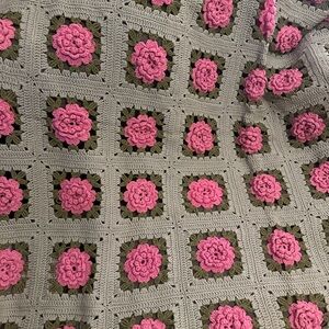 Vtg Floral Rose Crochet Afghan Cottagecore Granny Blanket Throw  50” X 82”